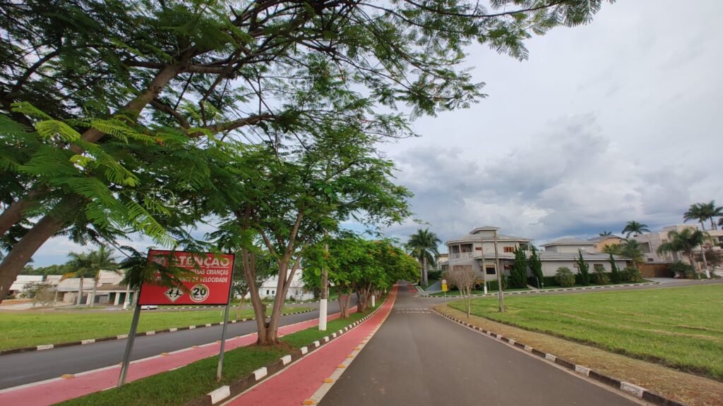 Rua principal do residencial dos lagos